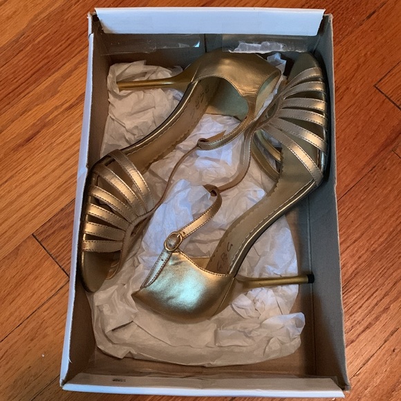BCBG gold heels size 9 - Picture 3 of 10